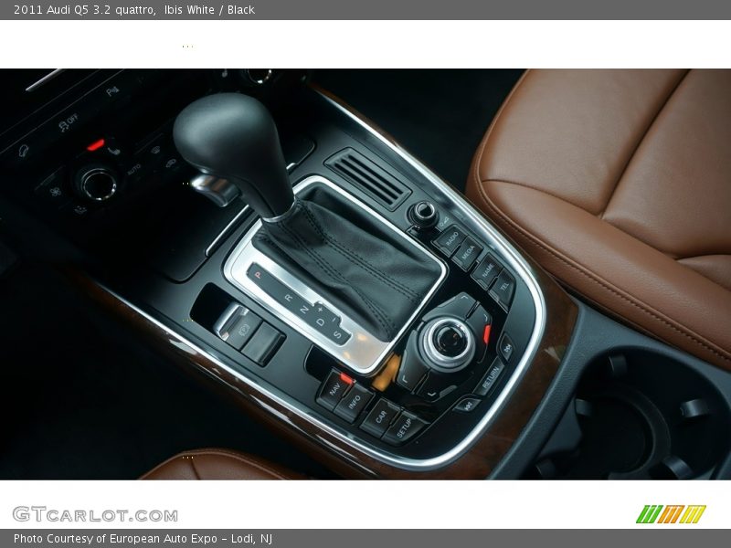 Ibis White / Black 2011 Audi Q5 3.2 quattro