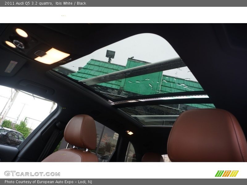 Ibis White / Black 2011 Audi Q5 3.2 quattro