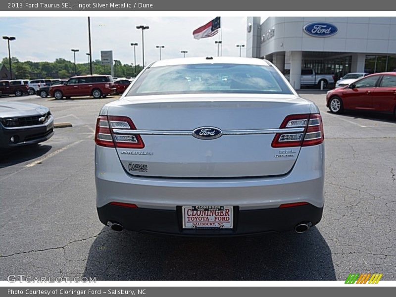 Ingot Silver Metallic / Dune 2013 Ford Taurus SEL