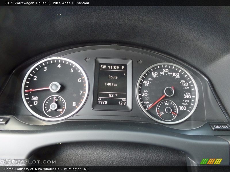 Pure White / Charcoal 2015 Volkswagen Tiguan S