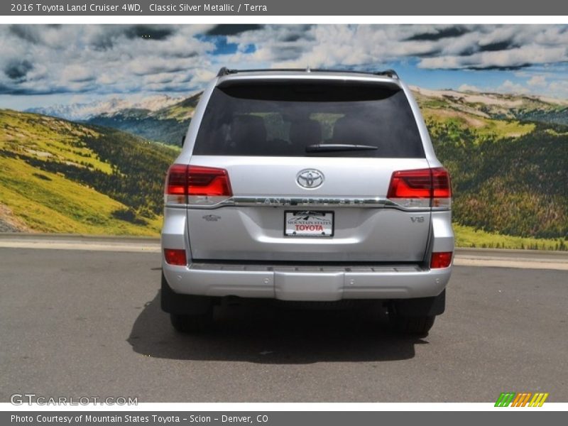 Classic Silver Metallic / Terra 2016 Toyota Land Cruiser 4WD