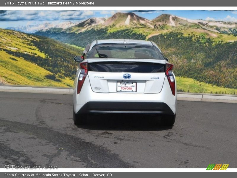 Blizzard Pearl / Moonstone 2016 Toyota Prius Two