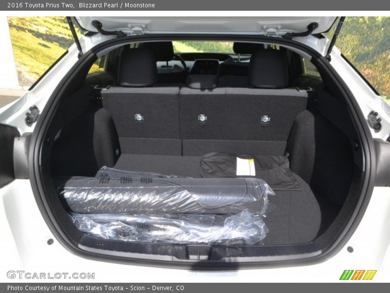 Blizzard Pearl / Moonstone 2016 Toyota Prius Two