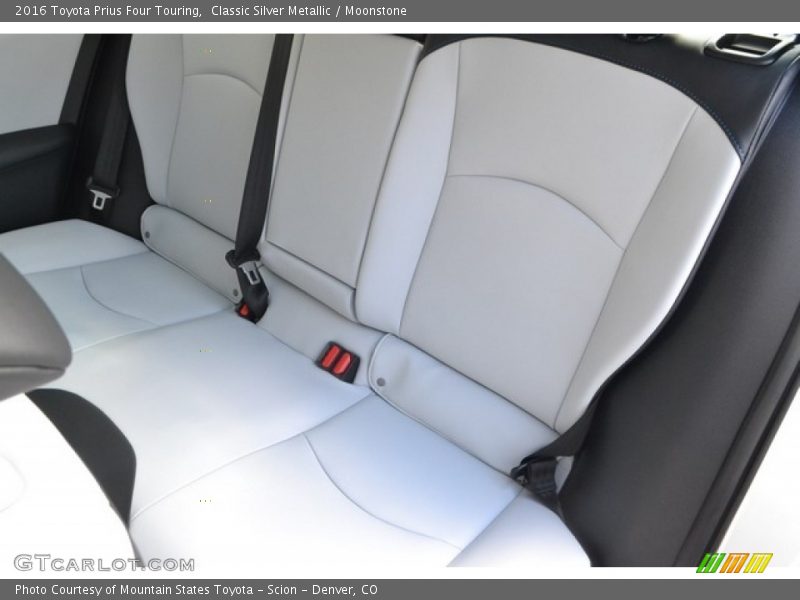 Classic Silver Metallic / Moonstone 2016 Toyota Prius Four Touring