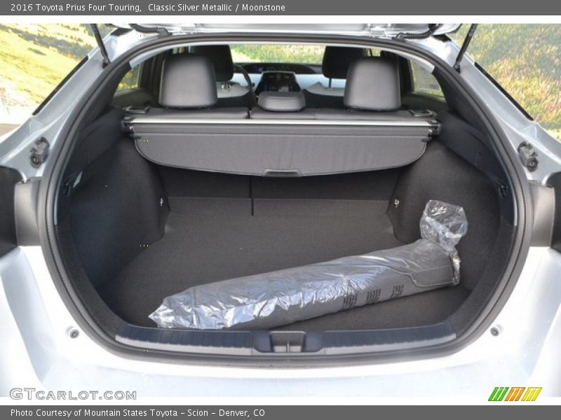 Classic Silver Metallic / Moonstone 2016 Toyota Prius Four Touring