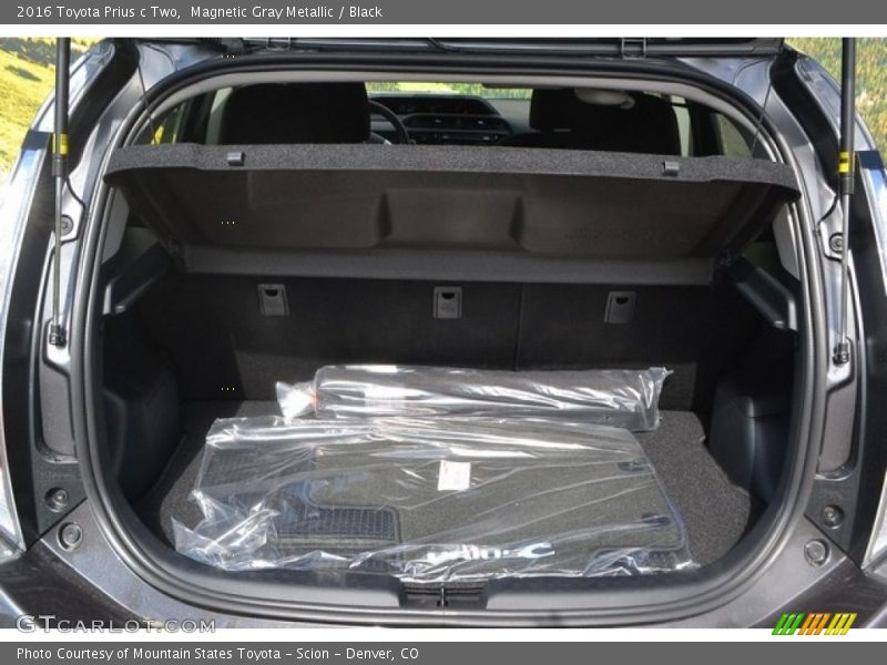 Magnetic Gray Metallic / Black 2016 Toyota Prius c Two