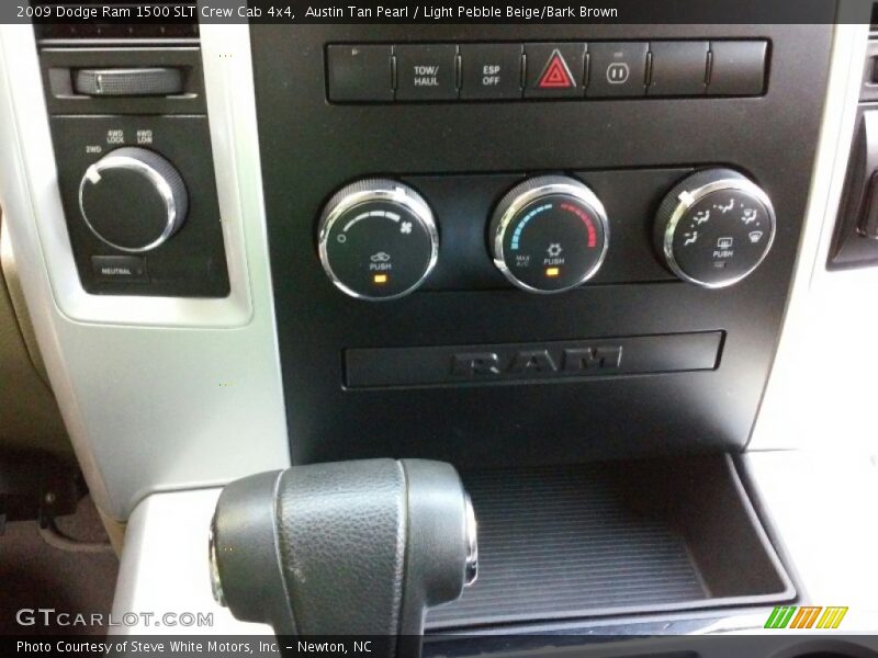 Austin Tan Pearl / Light Pebble Beige/Bark Brown 2009 Dodge Ram 1500 SLT Crew Cab 4x4