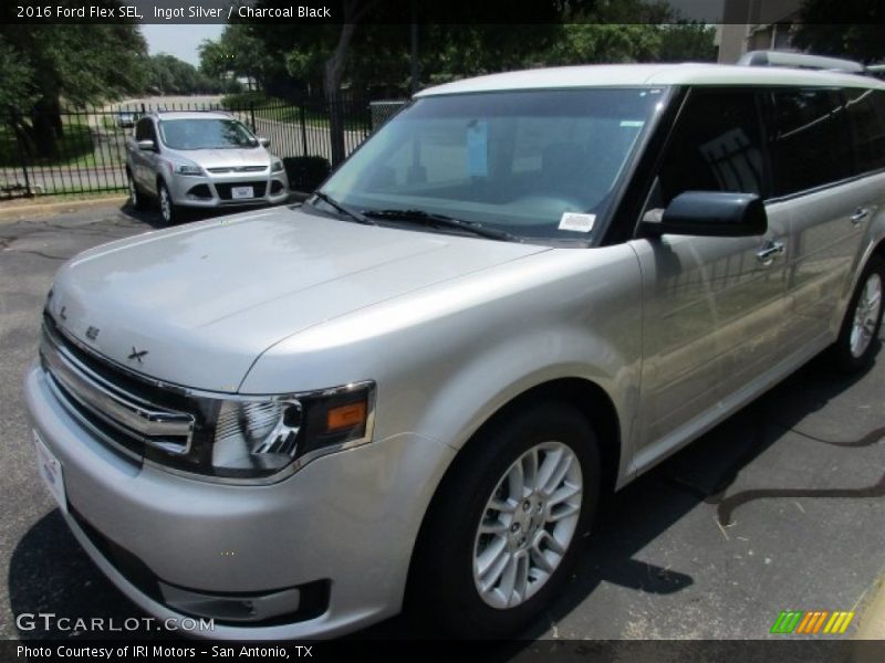 Ingot Silver / Charcoal Black 2016 Ford Flex SEL