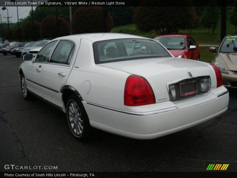 Vibrant White / Medium Light Stone 2006 Lincoln Town Car Signature