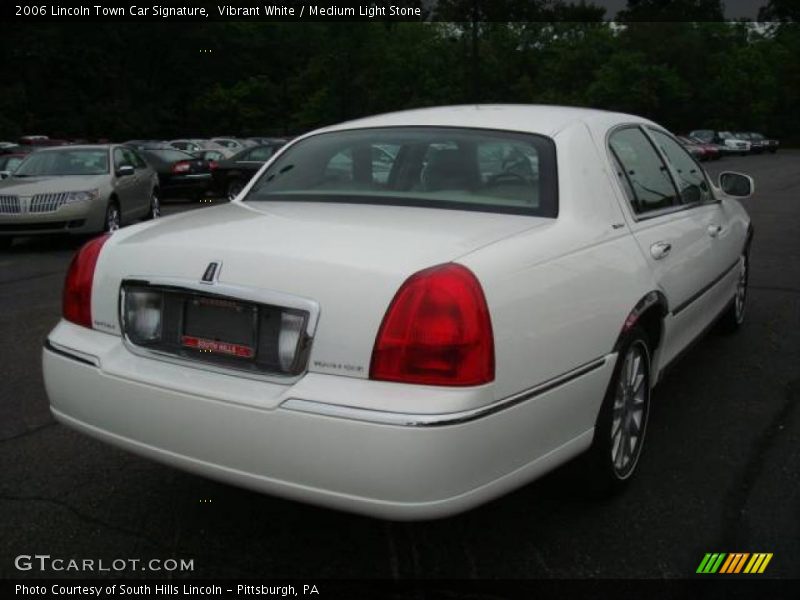 Vibrant White / Medium Light Stone 2006 Lincoln Town Car Signature