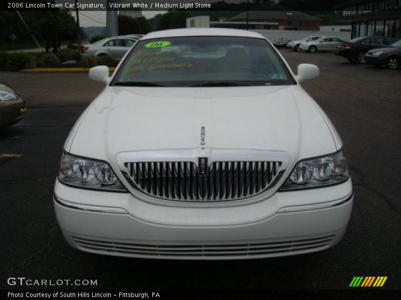 Vibrant White / Medium Light Stone 2006 Lincoln Town Car Signature