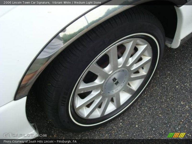 Vibrant White / Medium Light Stone 2006 Lincoln Town Car Signature