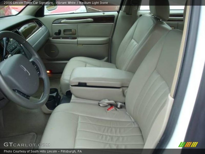 Vibrant White / Medium Light Stone 2006 Lincoln Town Car Signature