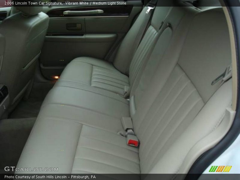 Vibrant White / Medium Light Stone 2006 Lincoln Town Car Signature
