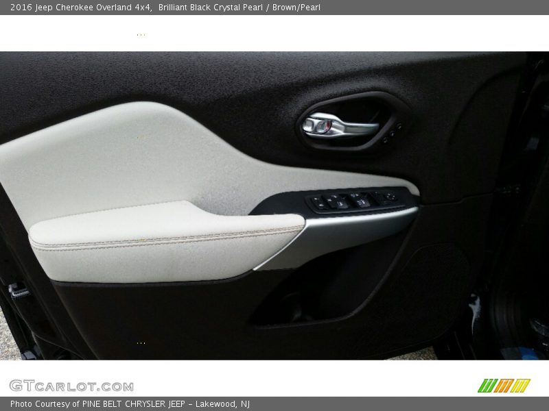 Brilliant Black Crystal Pearl / Brown/Pearl 2016 Jeep Cherokee Overland 4x4
