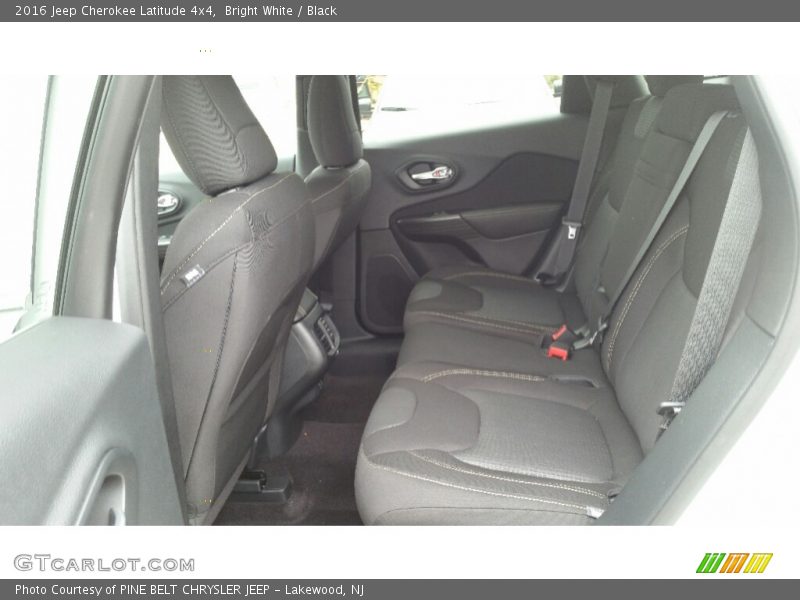 Bright White / Black 2016 Jeep Cherokee Latitude 4x4