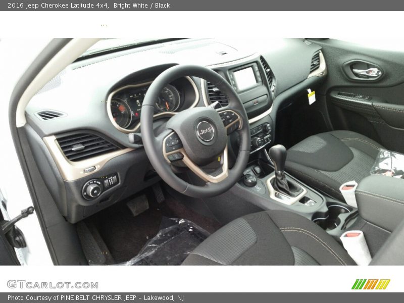 Bright White / Black 2016 Jeep Cherokee Latitude 4x4