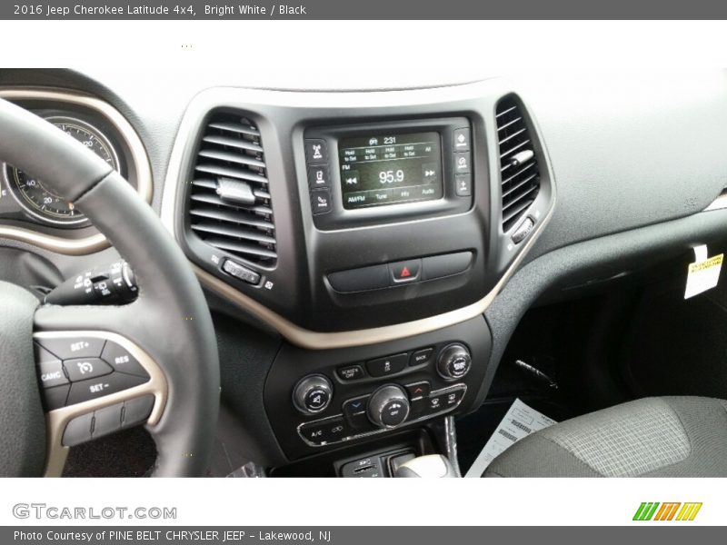 Bright White / Black 2016 Jeep Cherokee Latitude 4x4