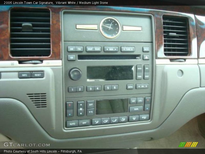 Vibrant White / Medium Light Stone 2006 Lincoln Town Car Signature