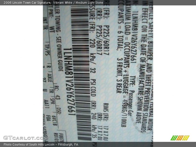 Vibrant White / Medium Light Stone 2006 Lincoln Town Car Signature