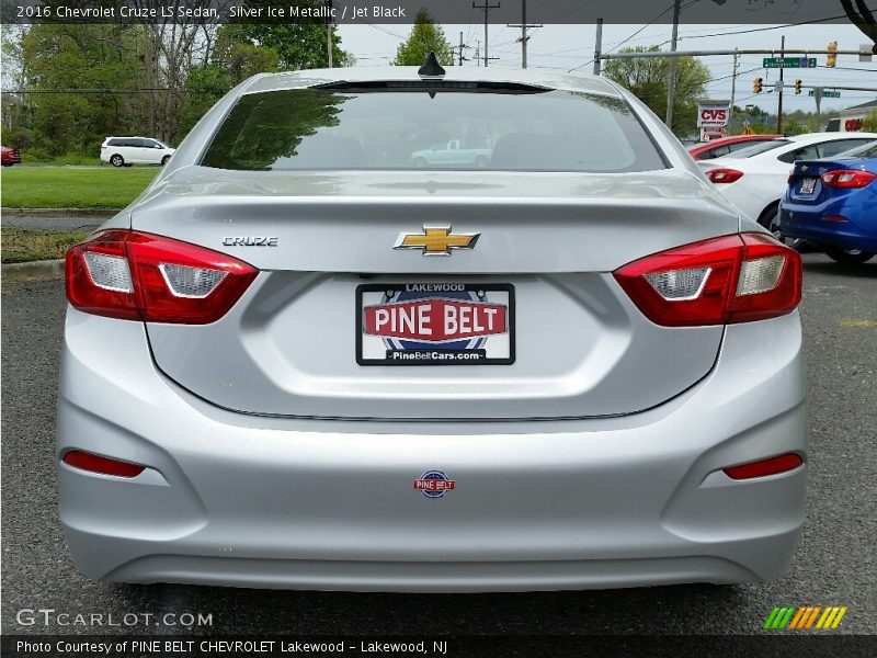 Silver Ice Metallic / Jet Black 2016 Chevrolet Cruze LS Sedan