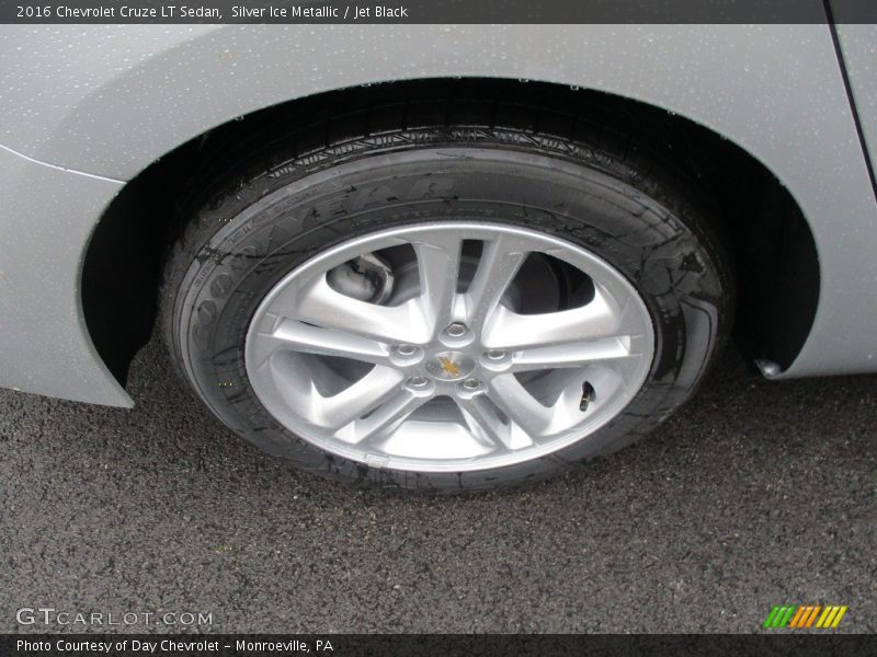 Silver Ice Metallic / Jet Black 2016 Chevrolet Cruze LT Sedan