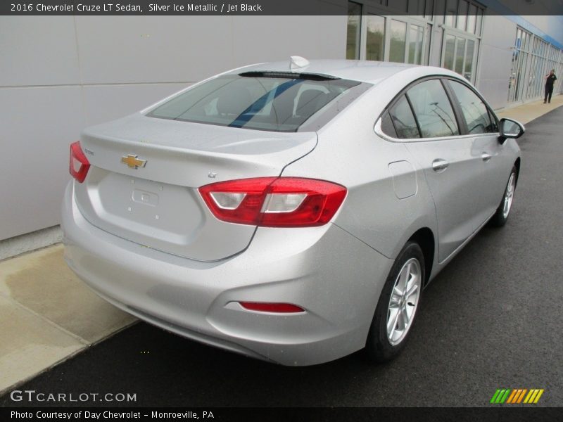 Silver Ice Metallic / Jet Black 2016 Chevrolet Cruze LT Sedan