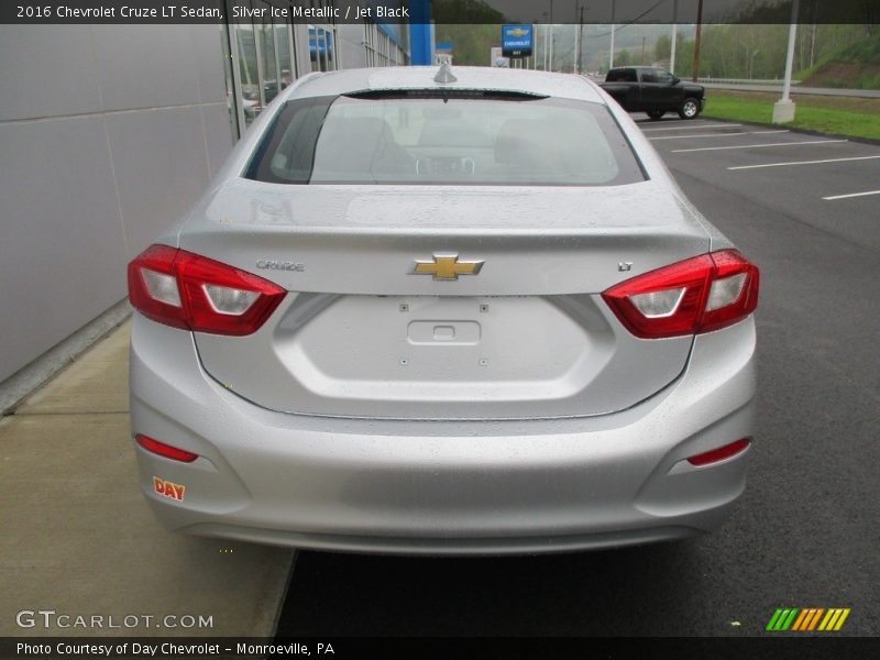 Silver Ice Metallic / Jet Black 2016 Chevrolet Cruze LT Sedan