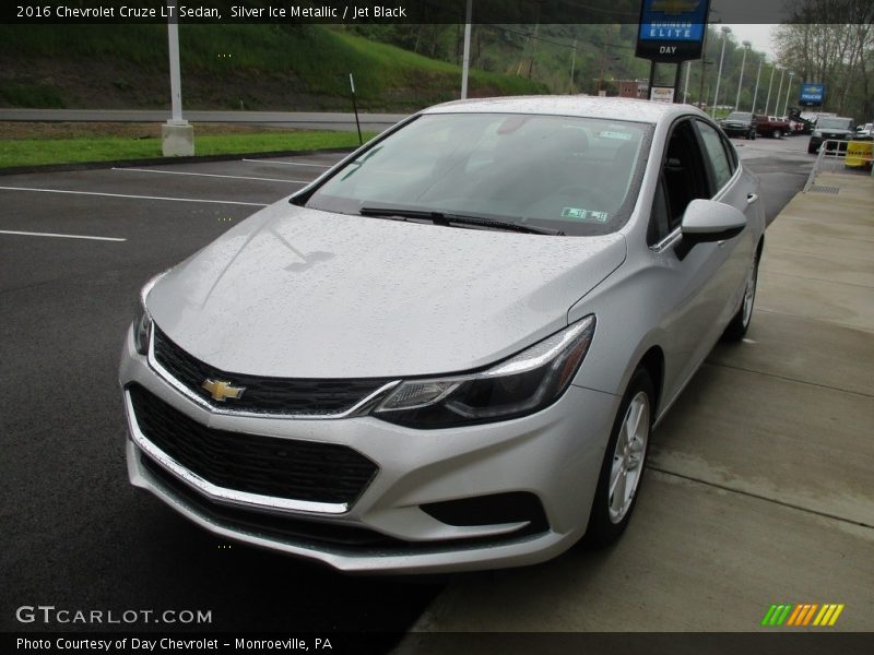 Silver Ice Metallic / Jet Black 2016 Chevrolet Cruze LT Sedan