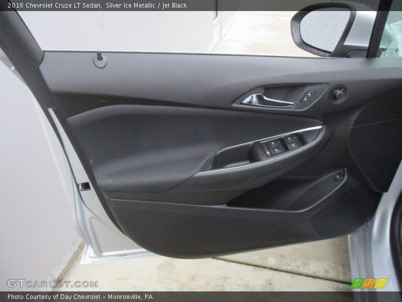 Silver Ice Metallic / Jet Black 2016 Chevrolet Cruze LT Sedan