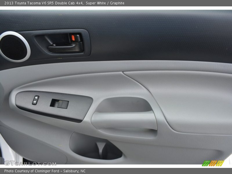 Super White / Graphite 2013 Toyota Tacoma V6 SR5 Double Cab 4x4