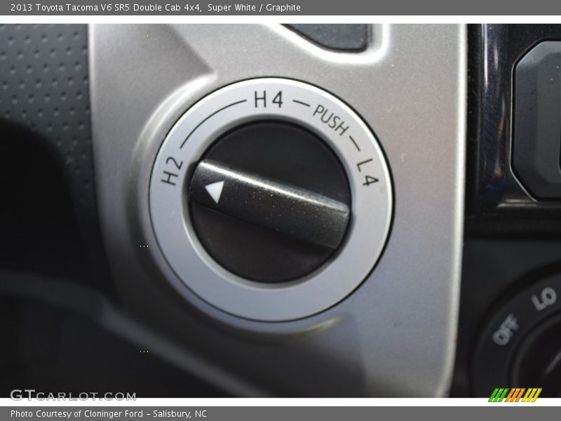 Super White / Graphite 2013 Toyota Tacoma V6 SR5 Double Cab 4x4