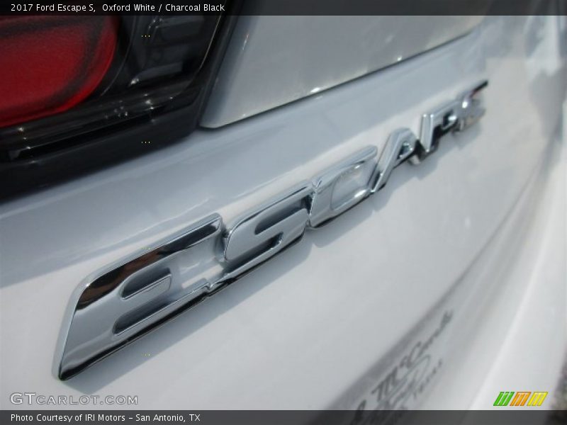 Oxford White / Charcoal Black 2017 Ford Escape S