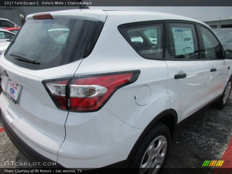 Oxford White / Charcoal Black 2017 Ford Escape S