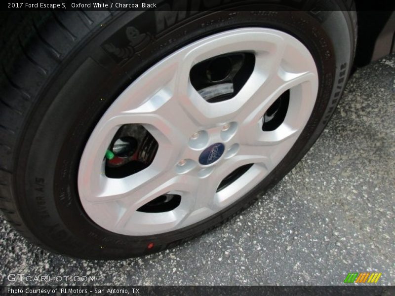 Oxford White / Charcoal Black 2017 Ford Escape S