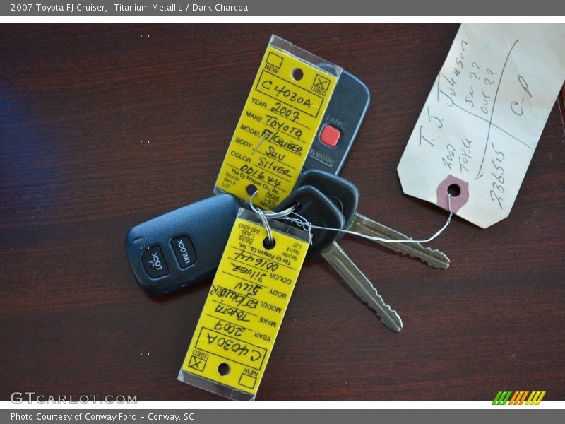 Titanium Metallic / Dark Charcoal 2007 Toyota FJ Cruiser