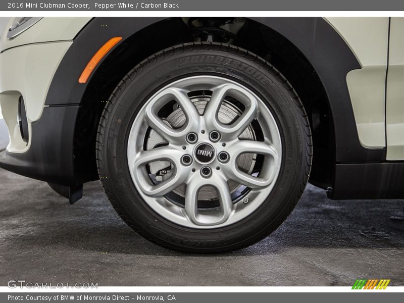 Pepper White / Carbon Black 2016 Mini Clubman Cooper