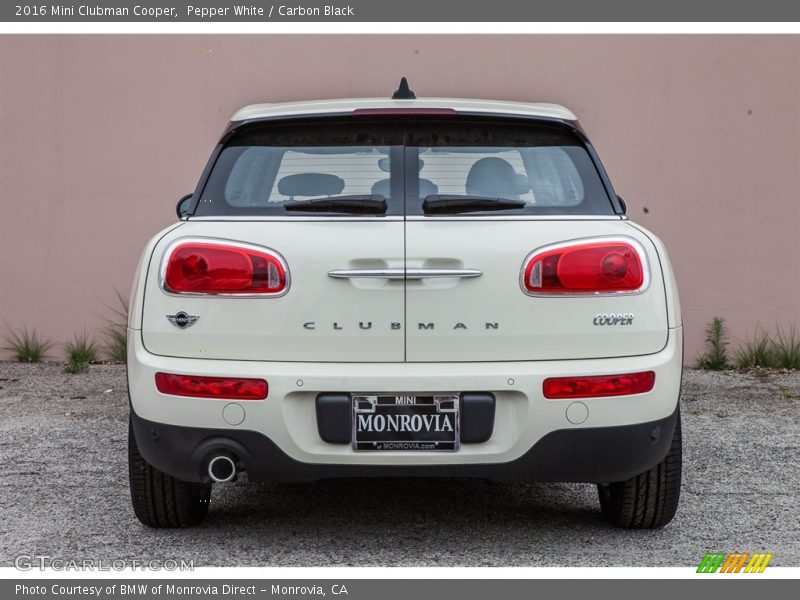 Pepper White / Carbon Black 2016 Mini Clubman Cooper