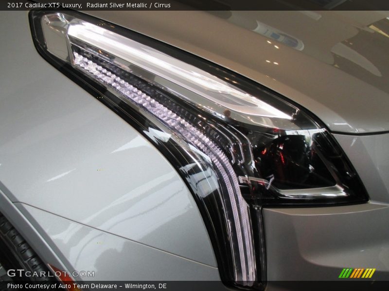 Radiant Silver Metallic / Cirrus 2017 Cadillac XT5 Luxury