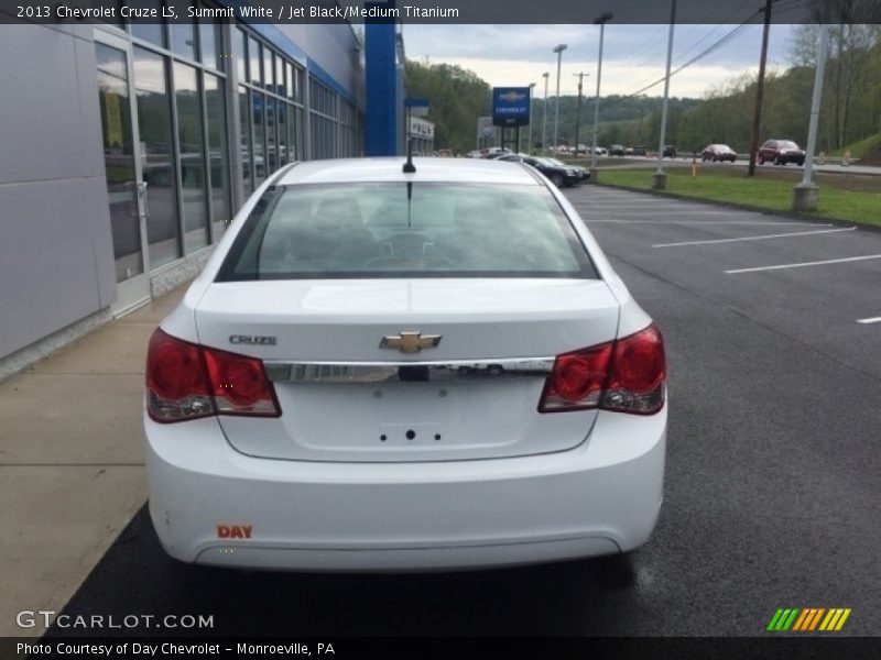 Summit White / Jet Black/Medium Titanium 2013 Chevrolet Cruze LS