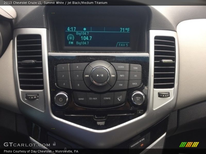 Summit White / Jet Black/Medium Titanium 2013 Chevrolet Cruze LS