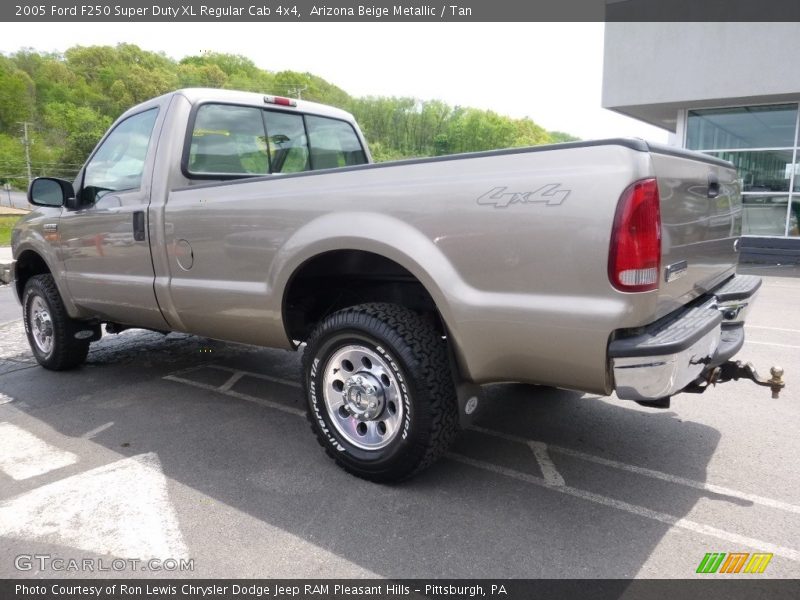 Arizona Beige Metallic / Tan 2005 Ford F250 Super Duty XL Regular Cab 4x4