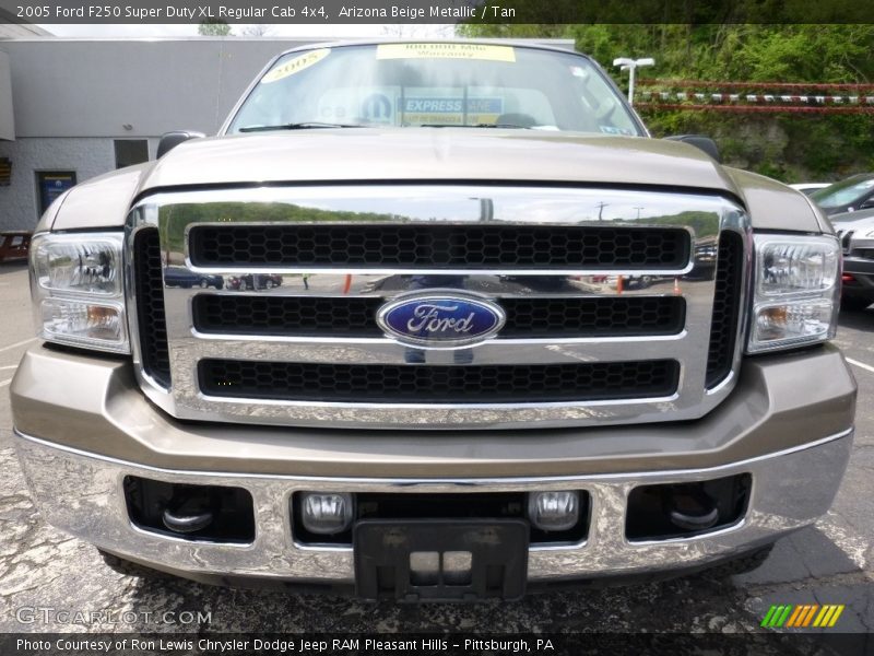 Arizona Beige Metallic / Tan 2005 Ford F250 Super Duty XL Regular Cab 4x4