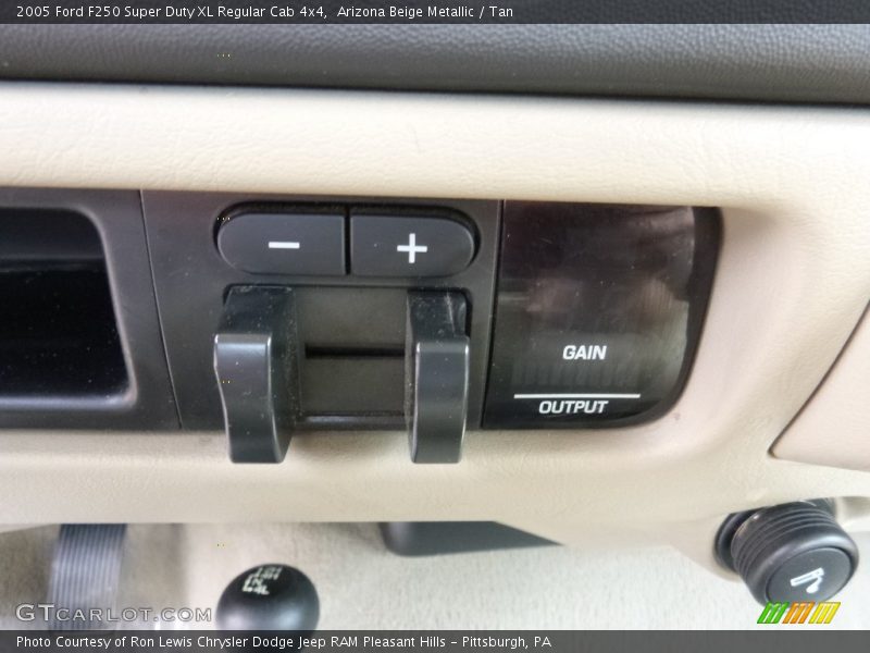 Arizona Beige Metallic / Tan 2005 Ford F250 Super Duty XL Regular Cab 4x4