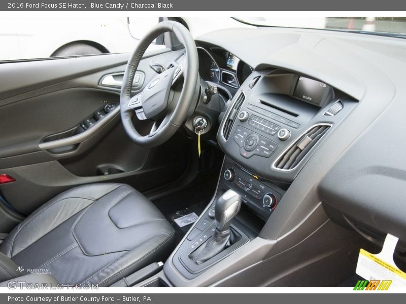 Blue Candy / Charcoal Black 2016 Ford Focus SE Hatch
