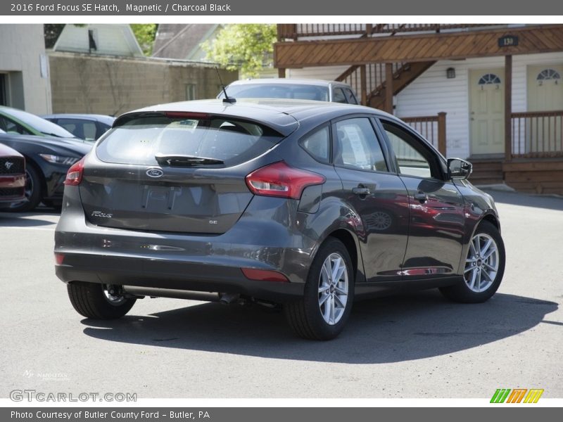 Magnetic / Charcoal Black 2016 Ford Focus SE Hatch