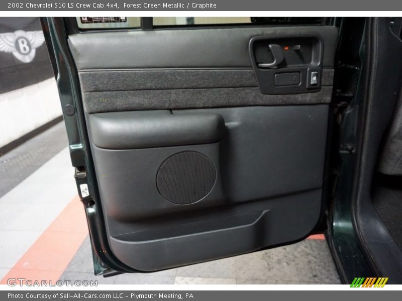 Forest Green Metallic / Graphite 2002 Chevrolet S10 LS Crew Cab 4x4