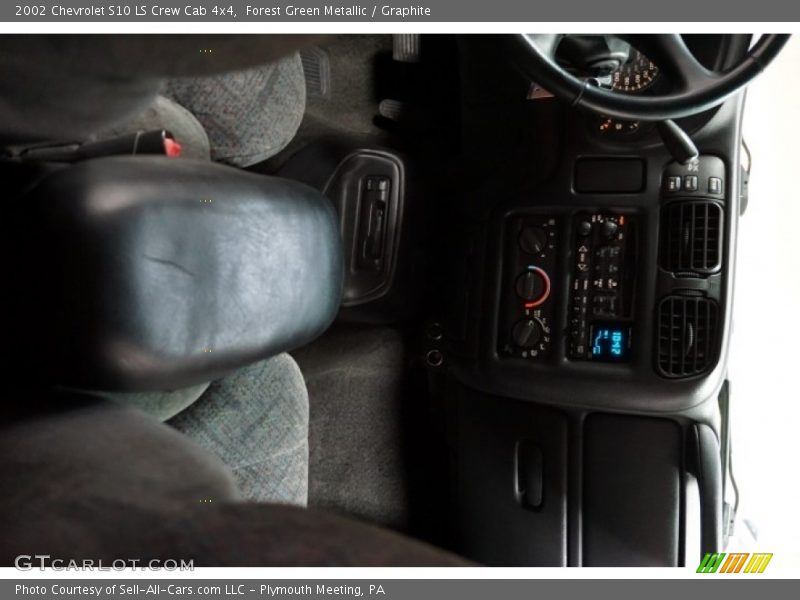 Forest Green Metallic / Graphite 2002 Chevrolet S10 LS Crew Cab 4x4