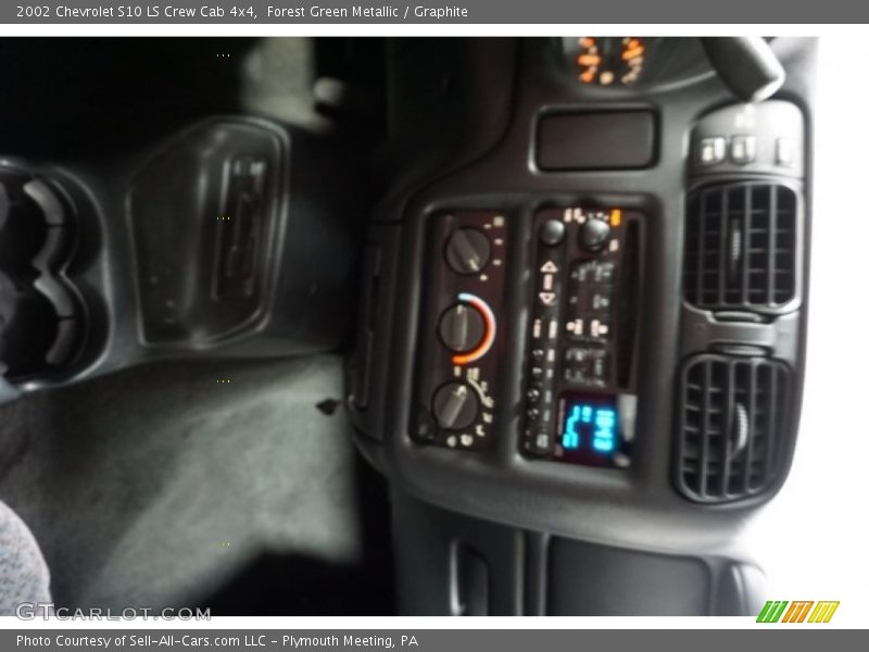 Forest Green Metallic / Graphite 2002 Chevrolet S10 LS Crew Cab 4x4