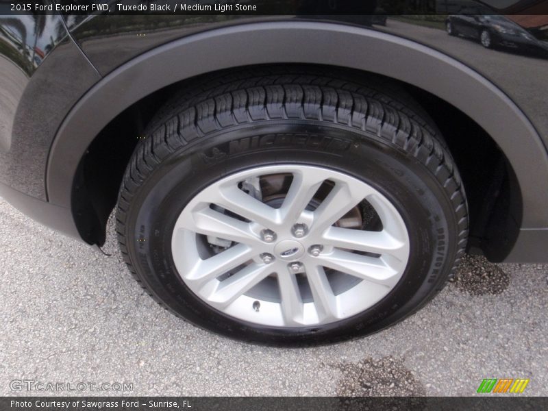 Tuxedo Black / Medium Light Stone 2015 Ford Explorer FWD